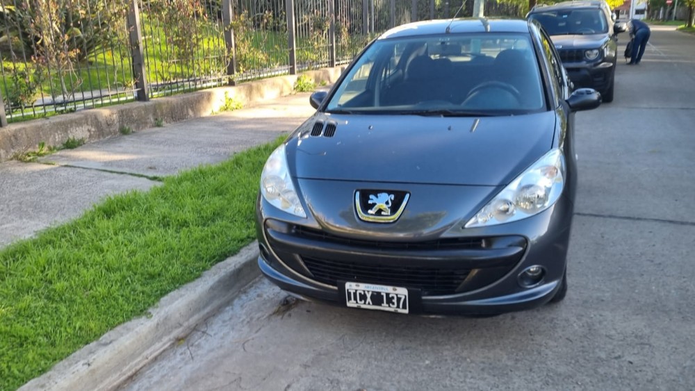 Peugeot 207 Compact XS 1.9 D — foto 2